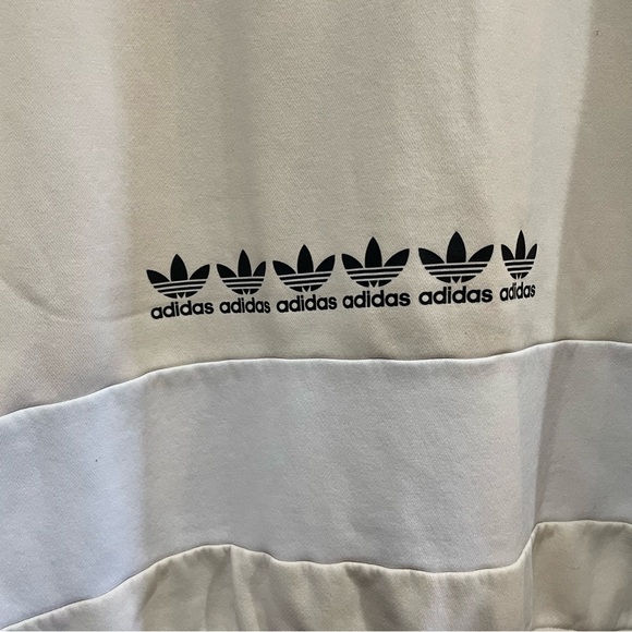 Adidas Originals Logo Play Trefoil Crew Sweatshirt in Wonder White Size Medium - Picture 9 of 14